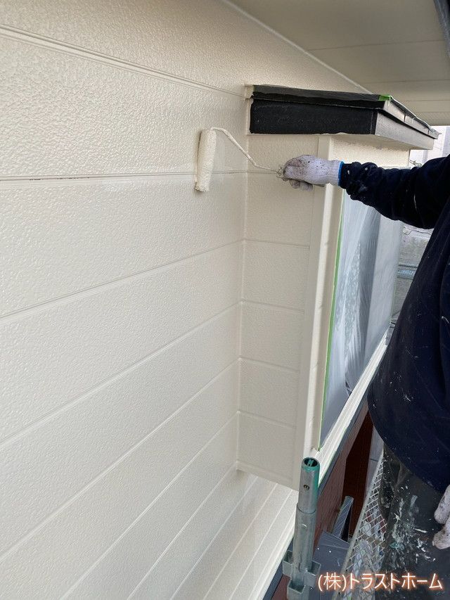 福岡市東区一軒家外壁塗装上塗り1