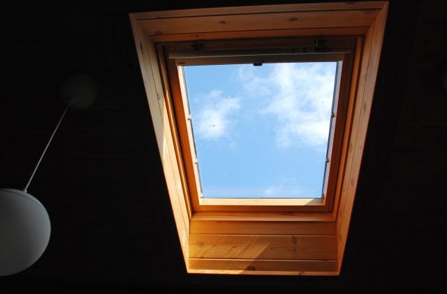 福岡で天窓のあるお家の屋根塗装は㈱トラストホームにお任せ下さい